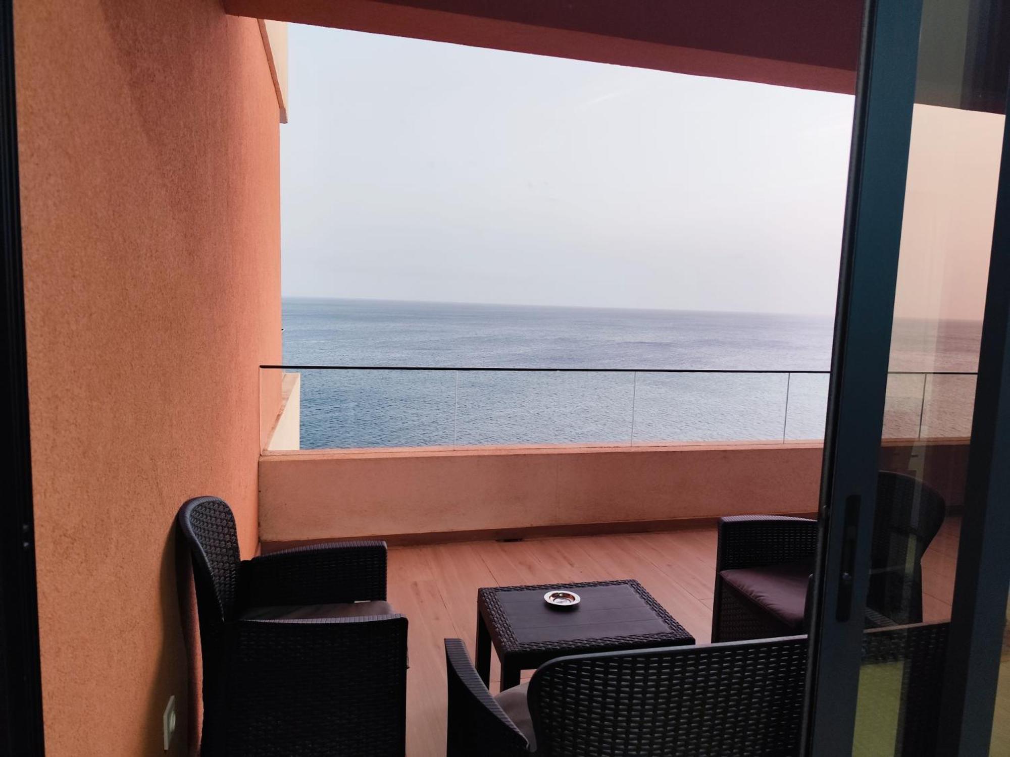 Ocean Mirror Apartment Praia Exteriör bild